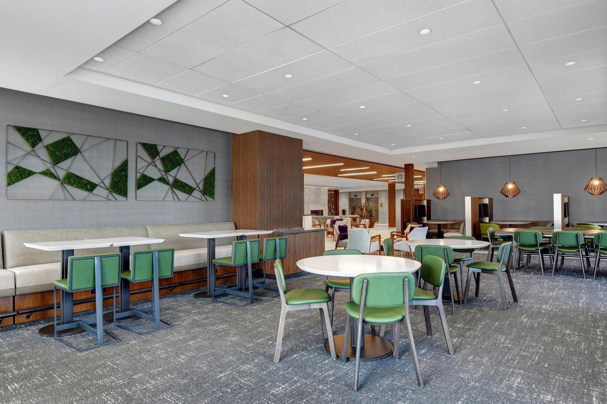 Courtyard By Marriott Manhattan Aggieville エクステリア 写真
