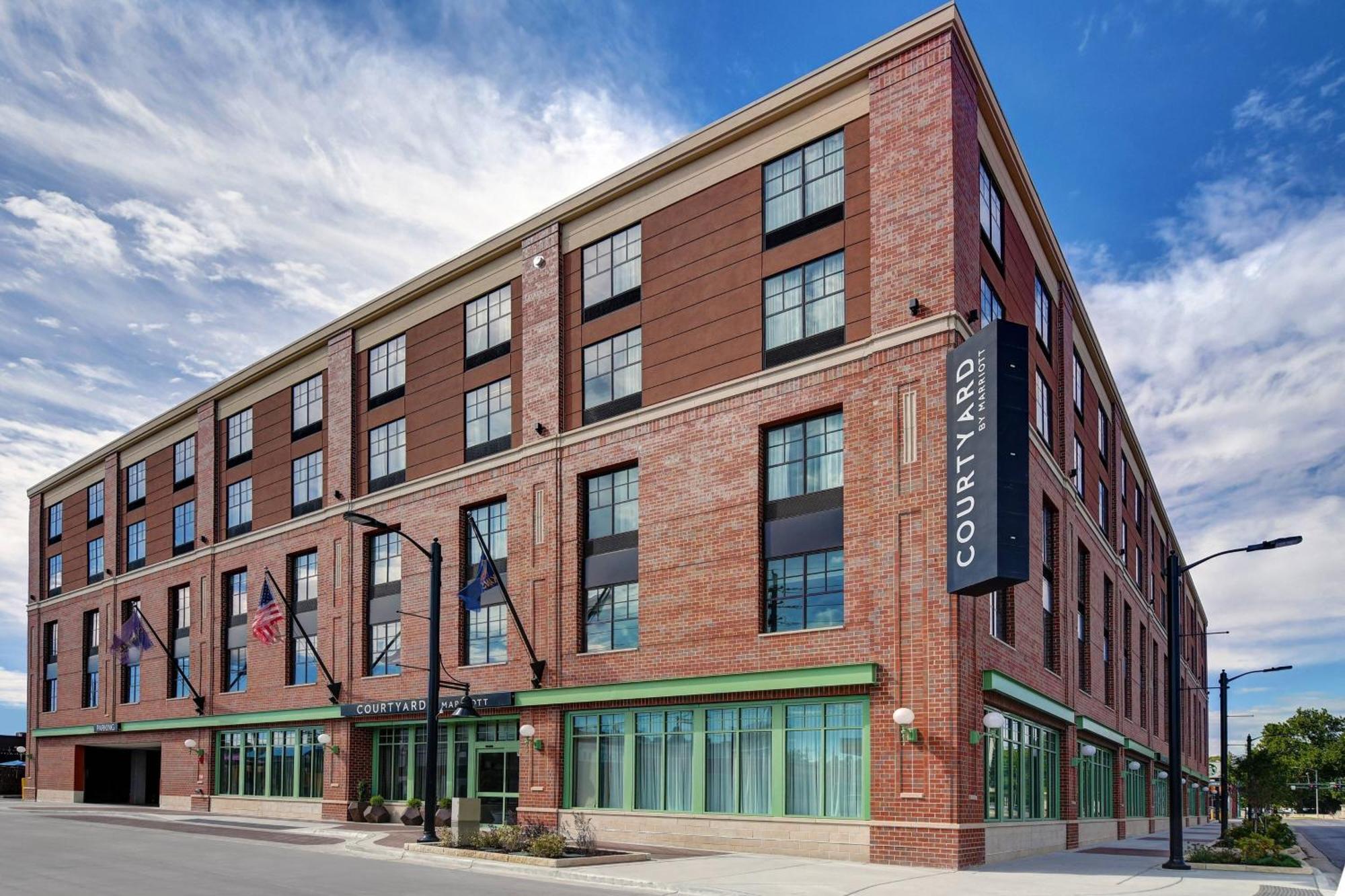 Courtyard By Marriott Manhattan Aggieville エクステリア 写真