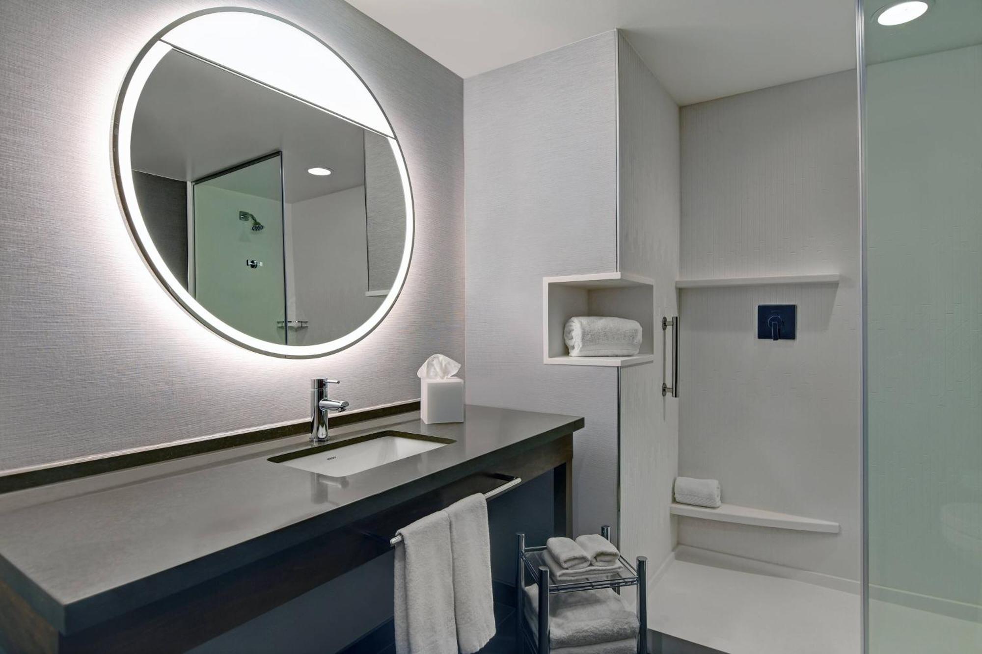 Courtyard By Marriott Manhattan Aggieville エクステリア 写真