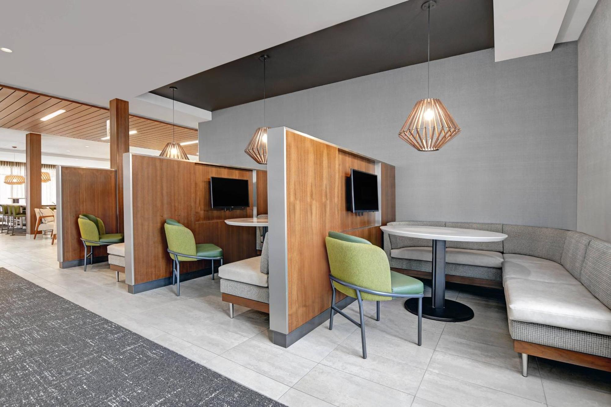 Courtyard By Marriott Manhattan Aggieville エクステリア 写真