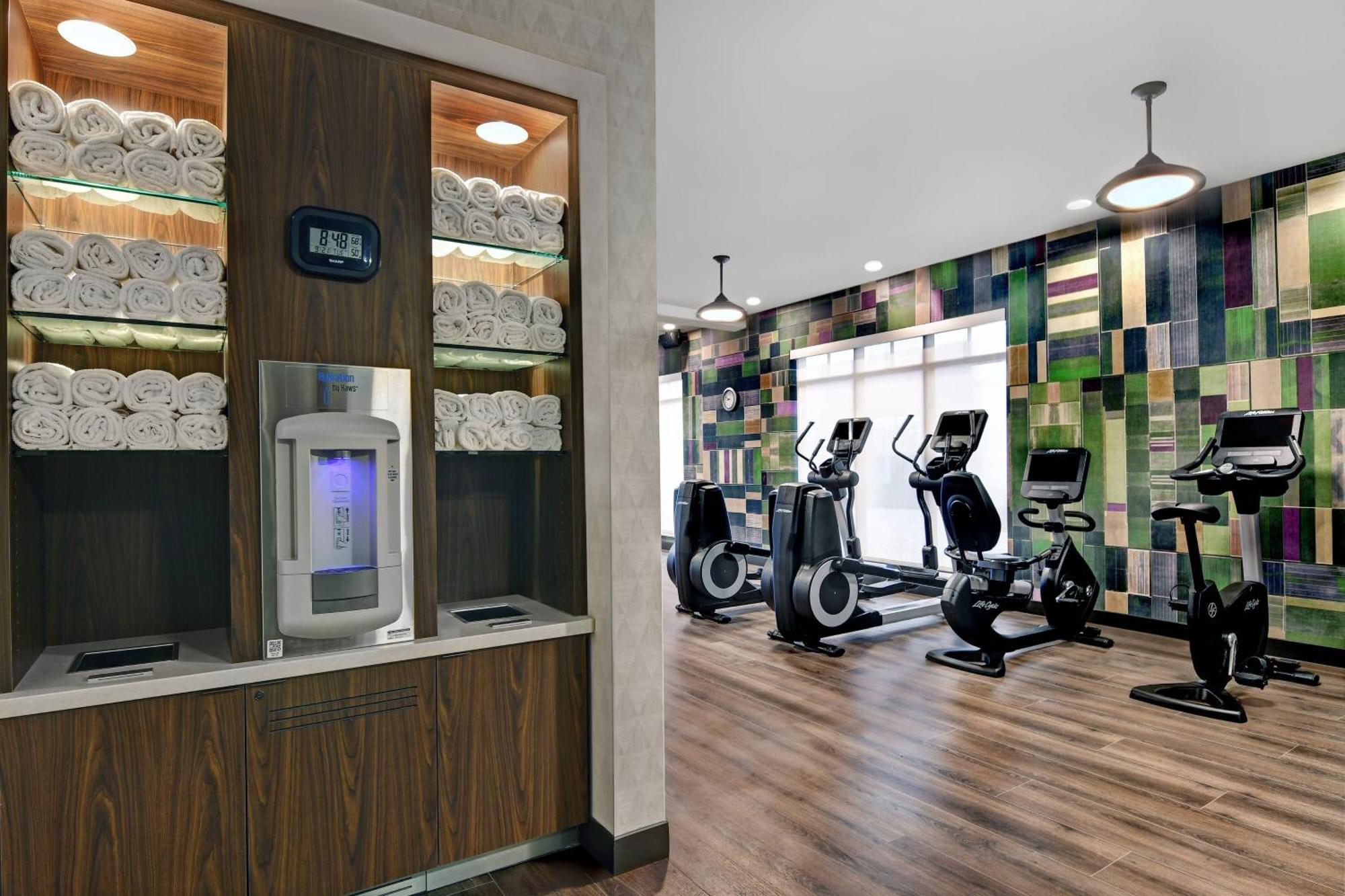 Courtyard By Marriott Manhattan Aggieville エクステリア 写真
