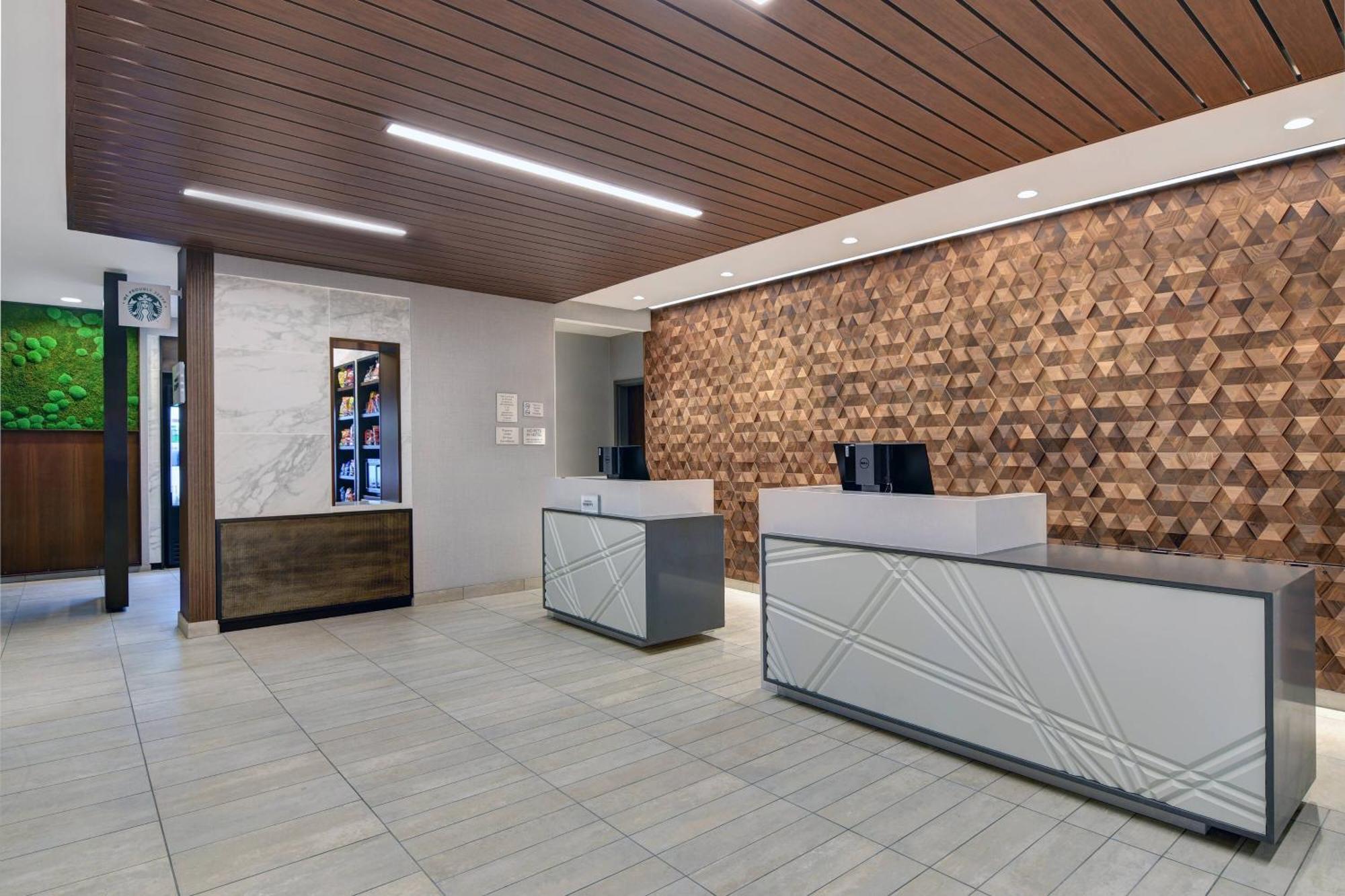 Courtyard By Marriott Manhattan Aggieville エクステリア 写真