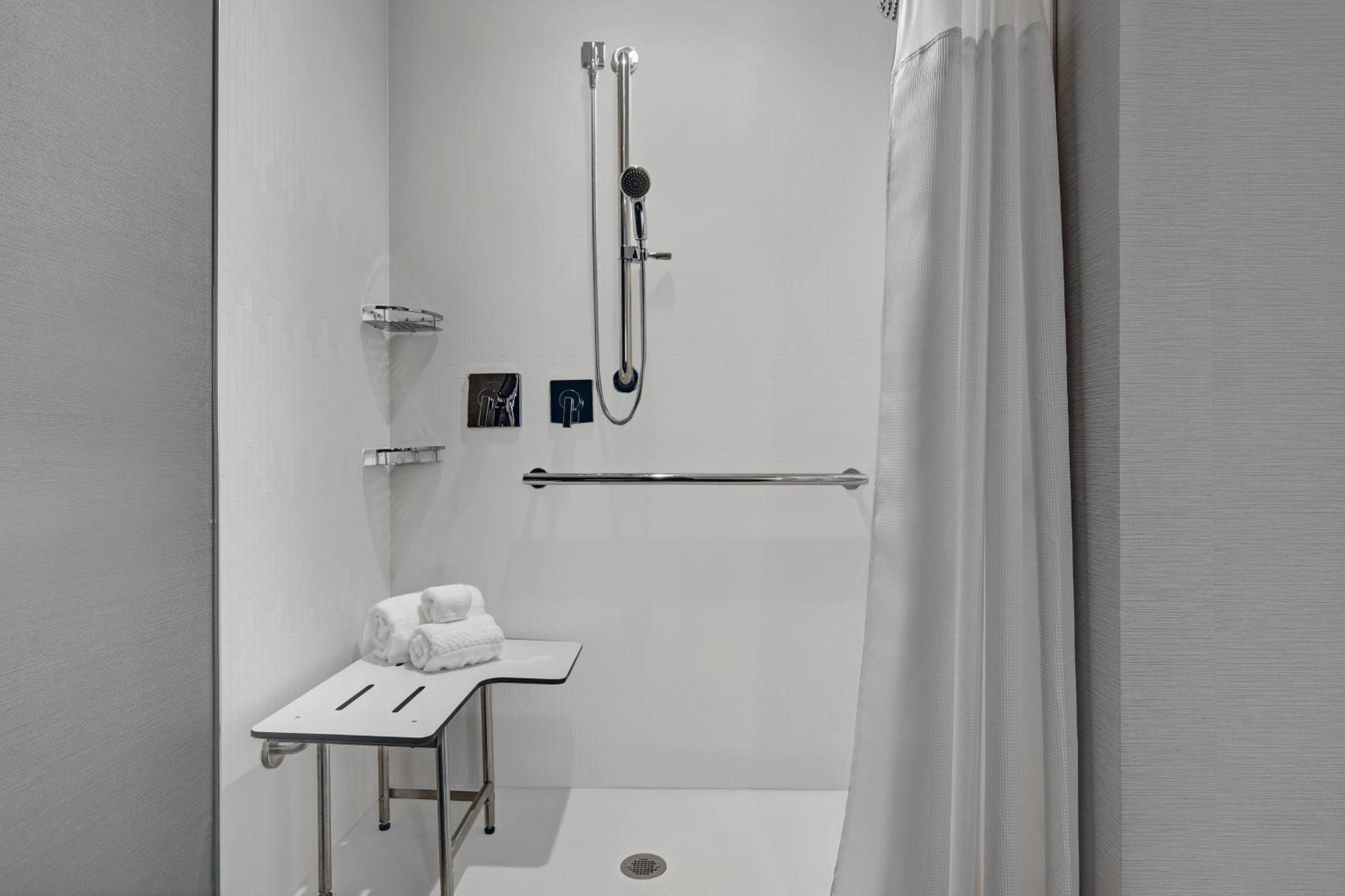 Courtyard By Marriott Manhattan Aggieville エクステリア 写真