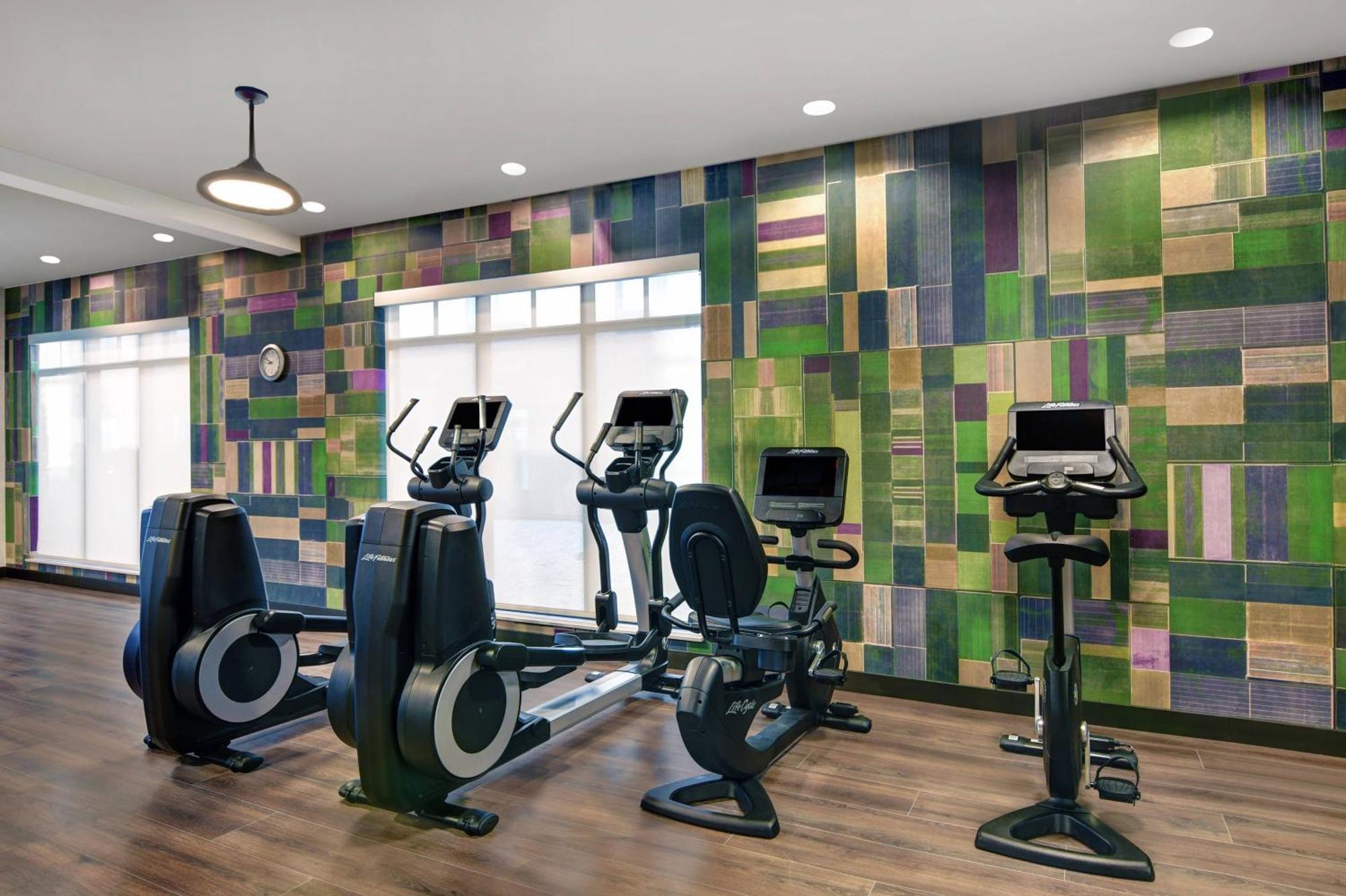 Courtyard By Marriott Manhattan Aggieville エクステリア 写真