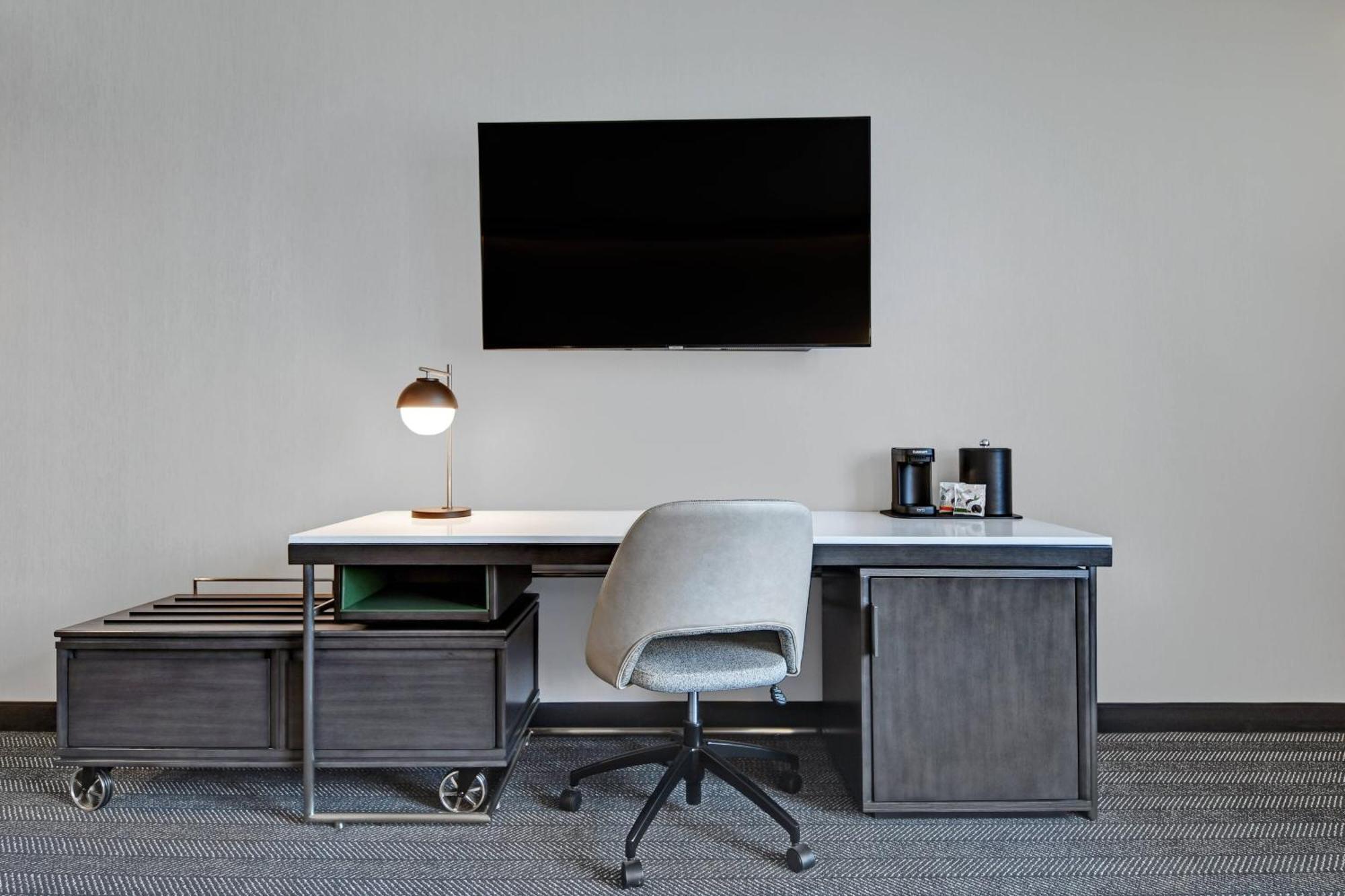Courtyard By Marriott Manhattan Aggieville エクステリア 写真