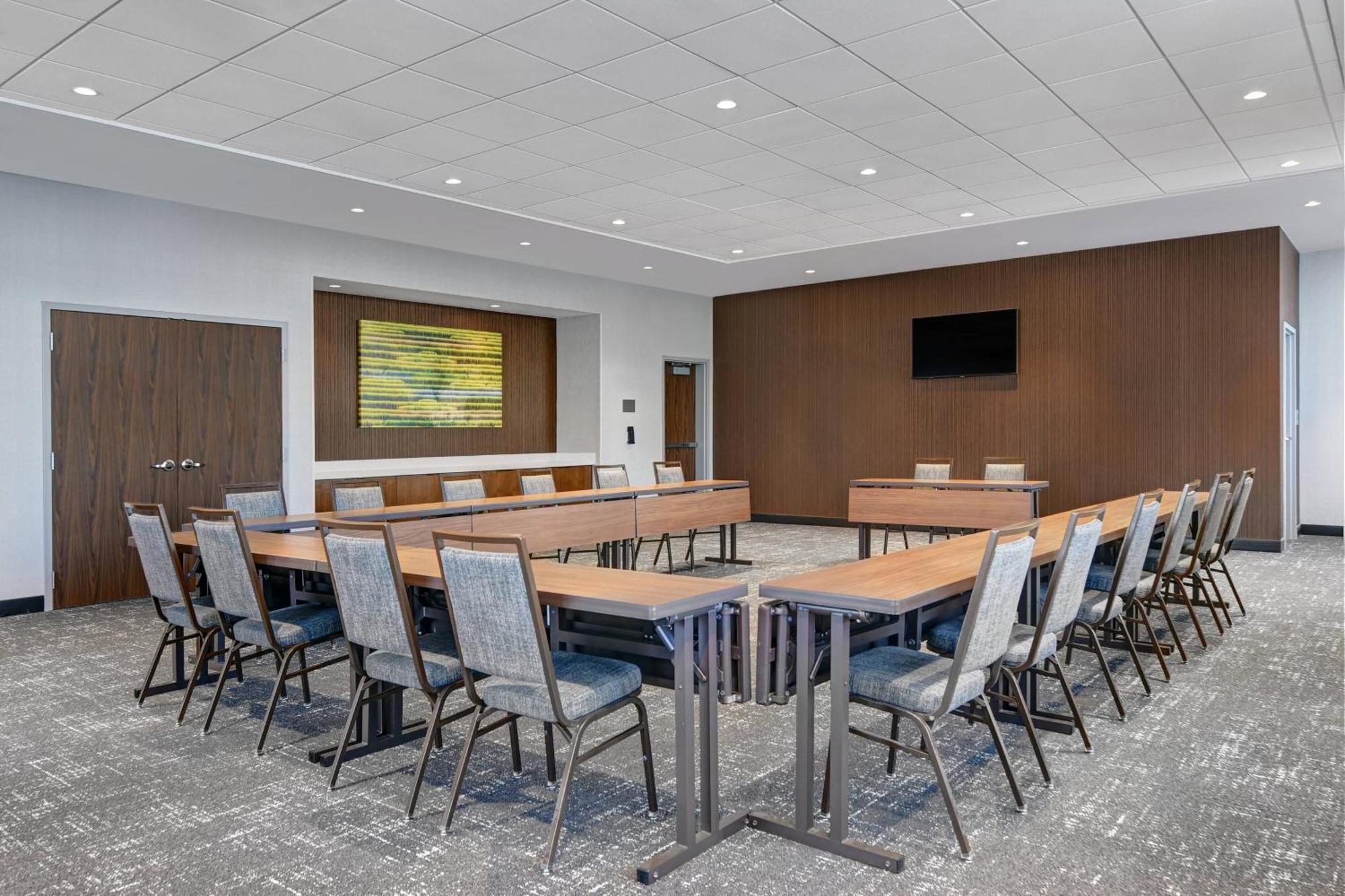 Courtyard By Marriott Manhattan Aggieville エクステリア 写真