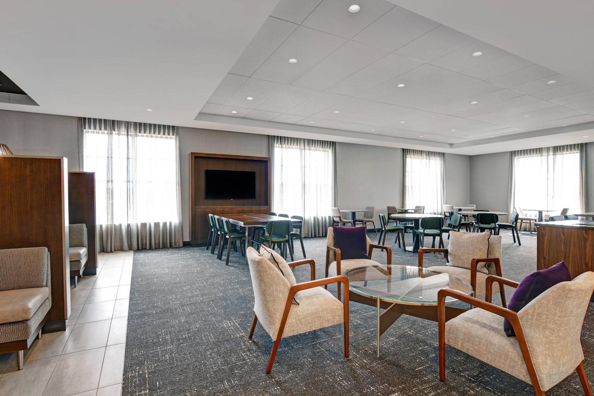 Courtyard By Marriott Manhattan Aggieville エクステリア 写真