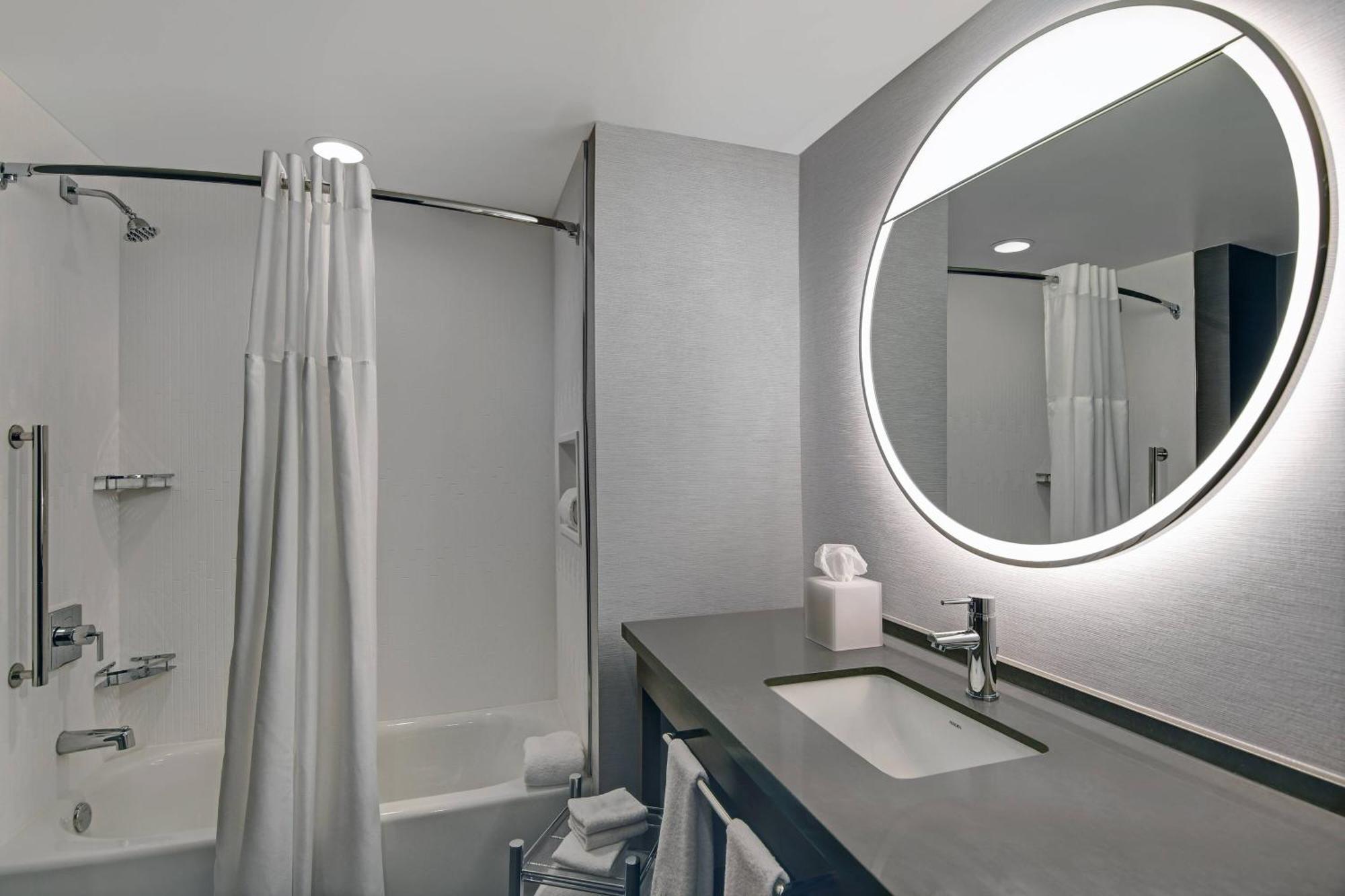Courtyard By Marriott Manhattan Aggieville エクステリア 写真