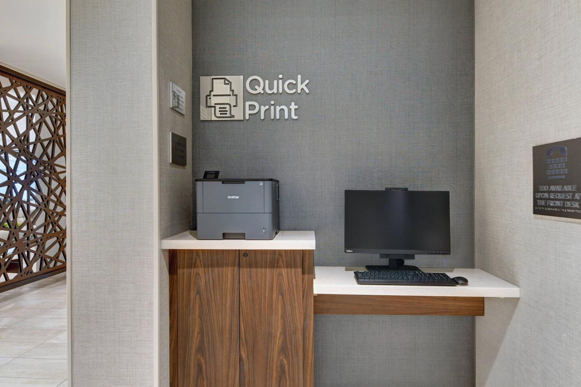 Courtyard By Marriott Manhattan Aggieville エクステリア 写真
