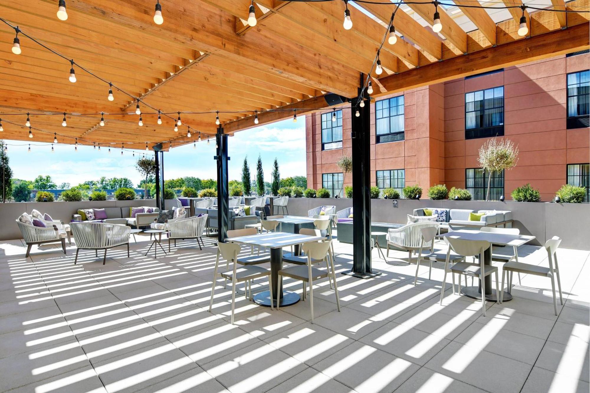 Courtyard By Marriott Manhattan Aggieville エクステリア 写真