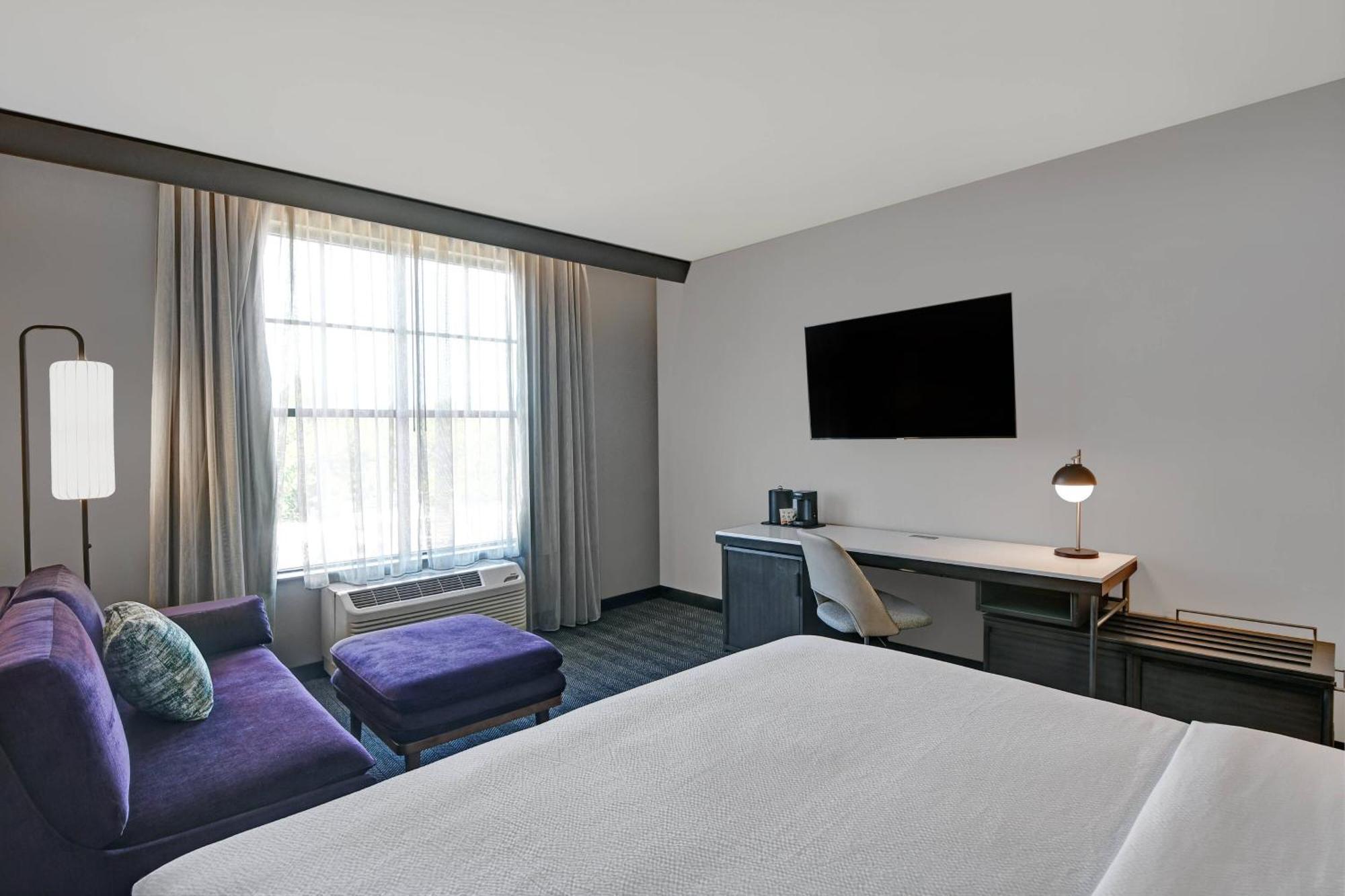 Courtyard By Marriott Manhattan Aggieville エクステリア 写真