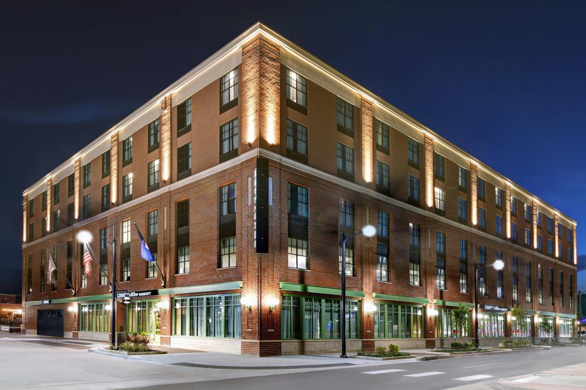 Courtyard By Marriott Manhattan Aggieville エクステリア 写真