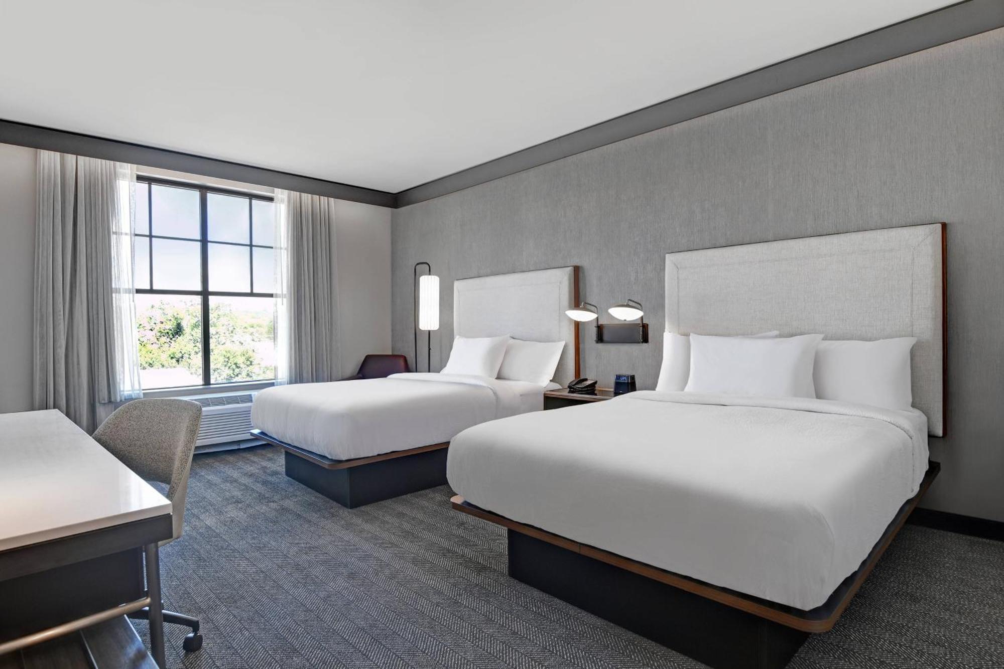 Courtyard By Marriott Manhattan Aggieville エクステリア 写真