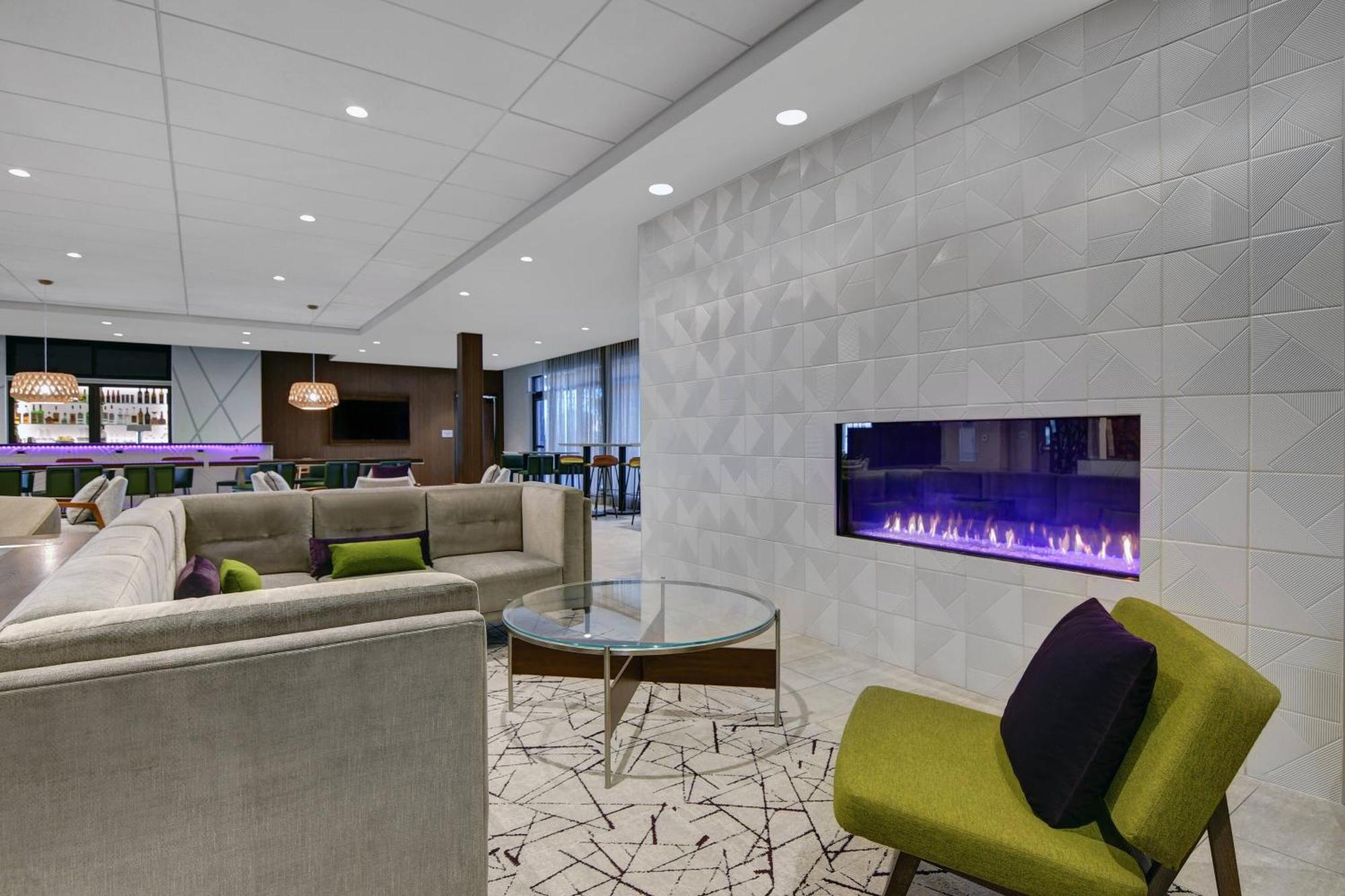 Courtyard By Marriott Manhattan Aggieville エクステリア 写真